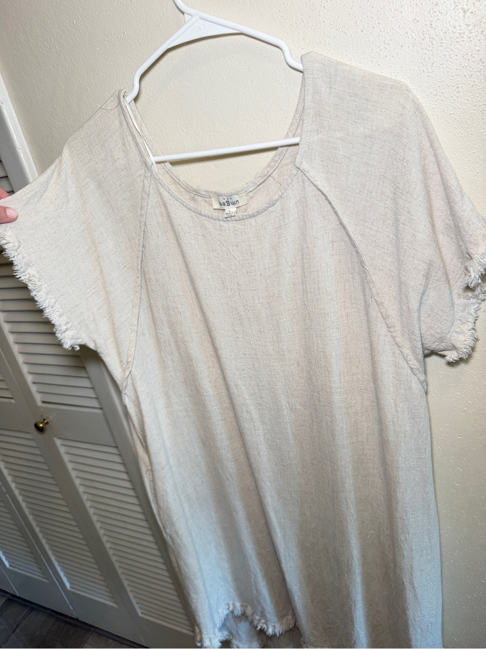 Umgee Women’s Cream Frayed hem- casual dress size large